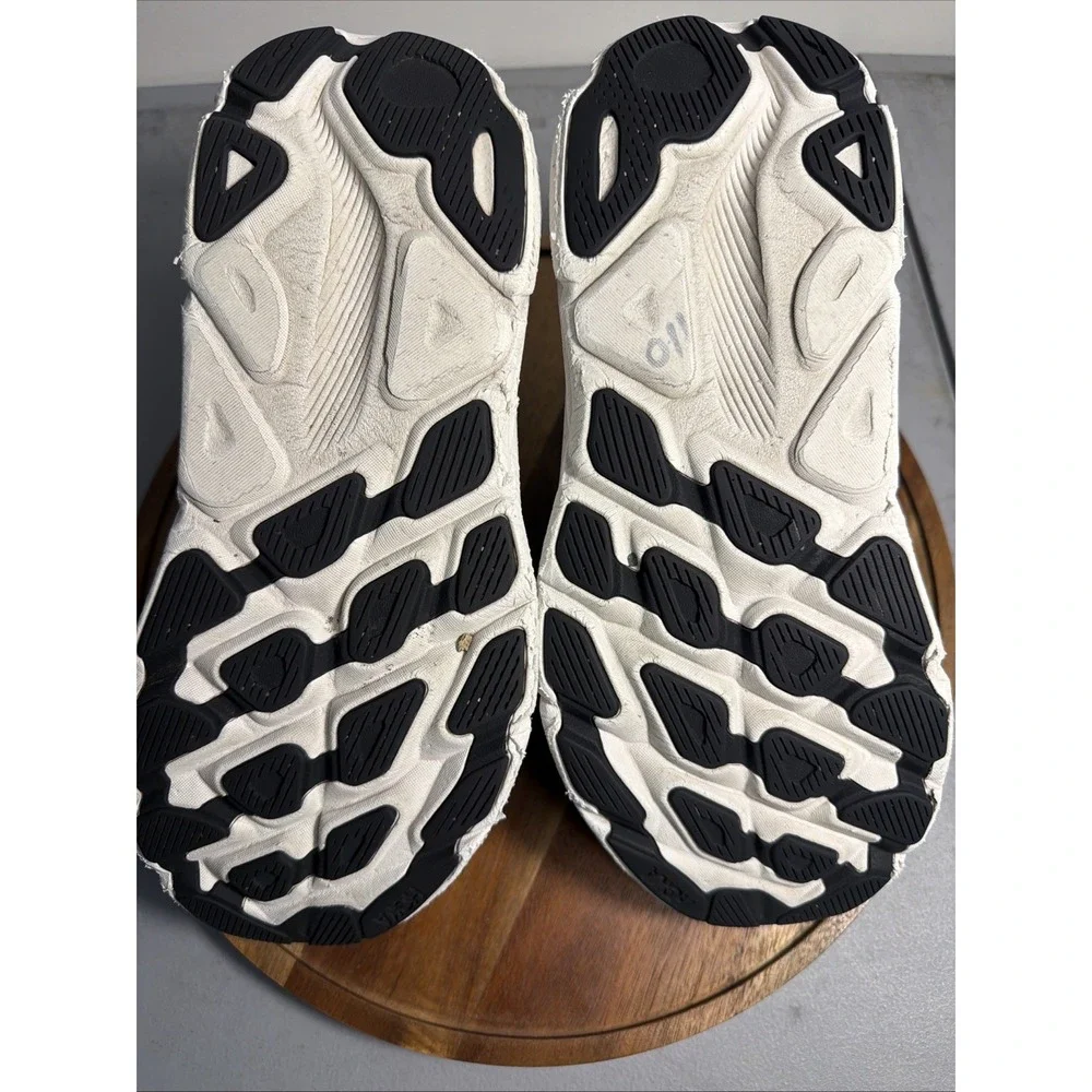 Hoka One One Clifton 9 Black White Running Shoes Mens Size 8.5 Athletic Sneakers
